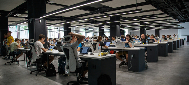 alex-kotliarskyi-QBpZGqEMsKg-unsplash 1 (1)